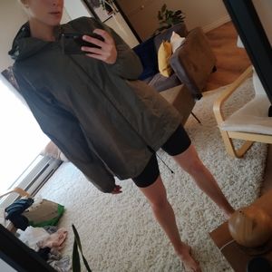 Wind/rain breaker dark green